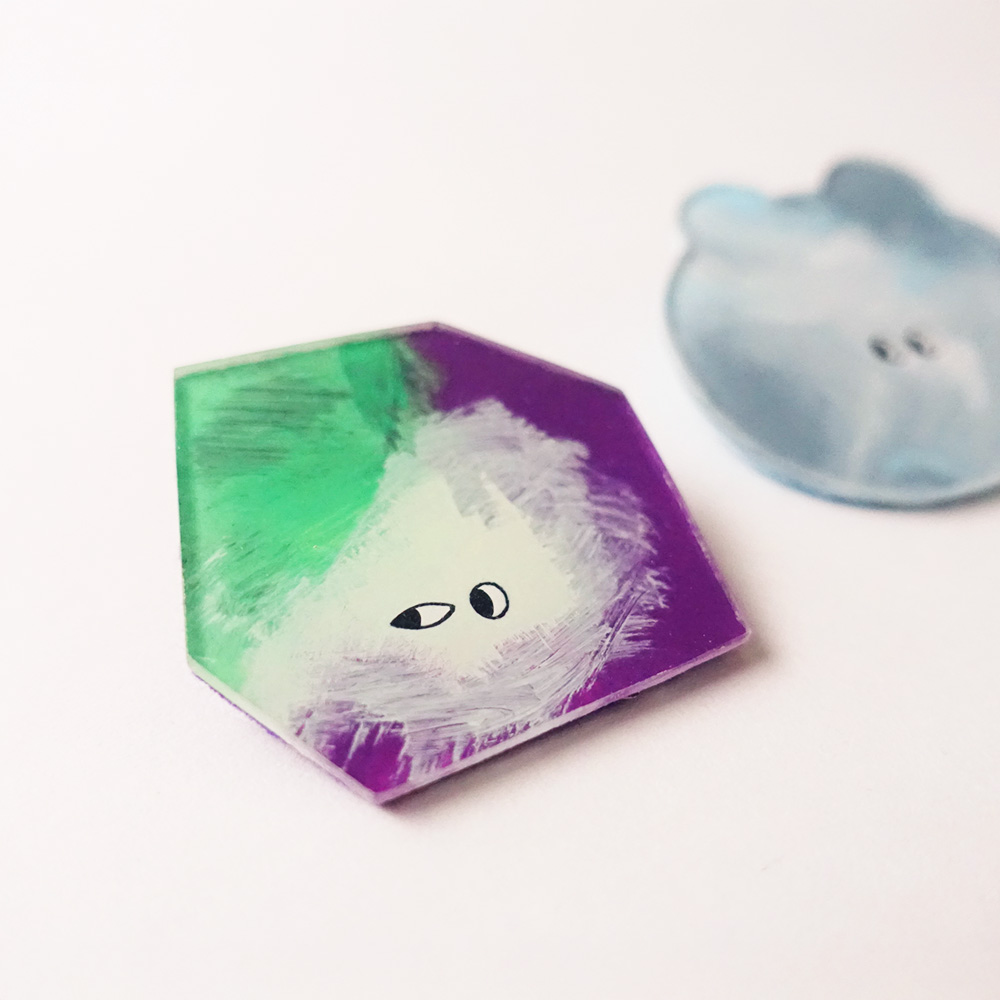 ブローチ団「くもりくま」と「こいし」